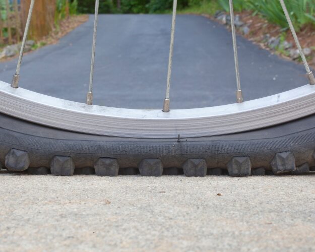 Heb je een platte band? In dit artikel ontdek je heel wat tips voor hoe je een fietsband moet oppompen.